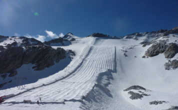 Sul Presena tornano i teloni salva-ghiacciaio
